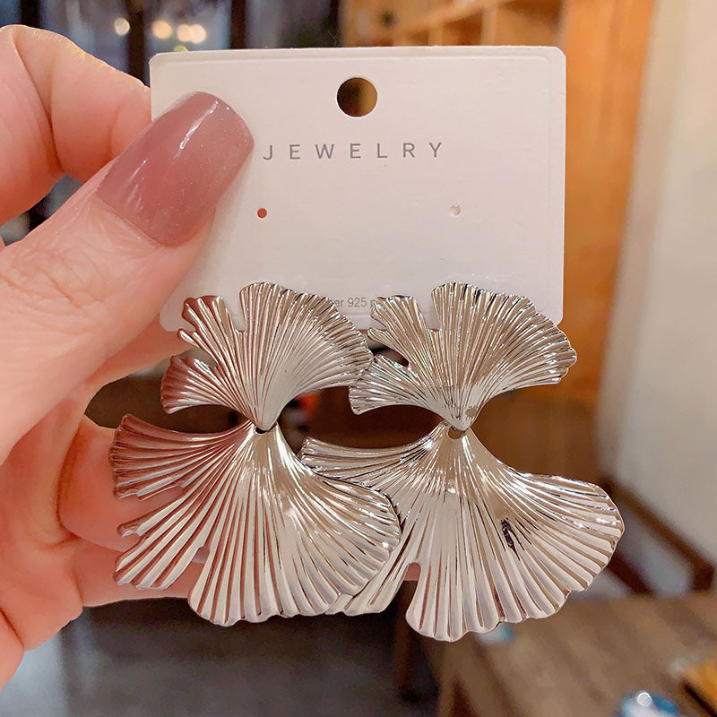 Gilded Ginkgo — Where Nature Meets Modern Elegance