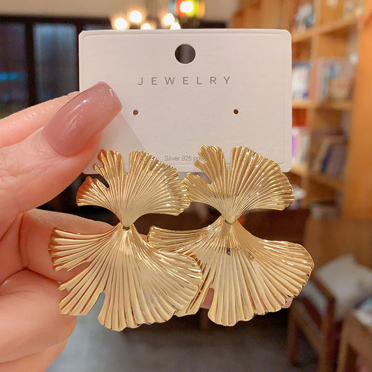 Gilded Ginkgo — Where Nature Meets Modern Elegance